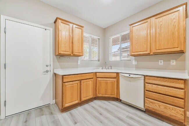 Building Photo - 55 and older Neighborhood in SOLERA DEL WEBB.  2 Bedroom, 2 bathroom