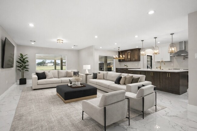 Building Photo - 4002 Dixie Farm Rd