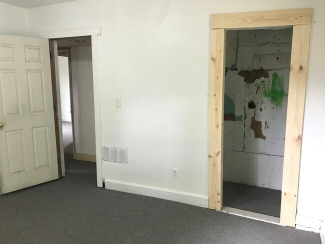 Building Photo - 1374 E Canal St