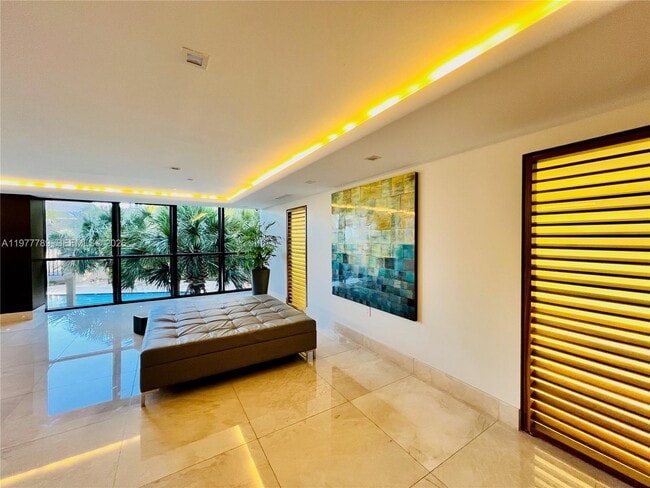 Building Photo - 540 Brickell Key Dr