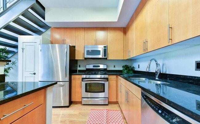 Building Photo - 1390 Kenyon St NW