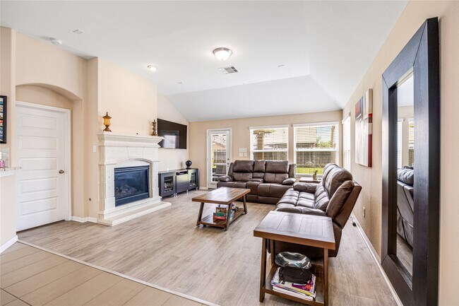Building Photo - 7030 Villa Mountain Ln