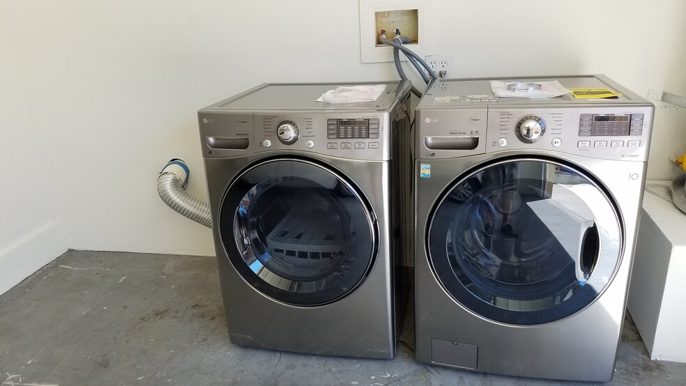 In house washer/dryer - 3424 Bellevue Ave