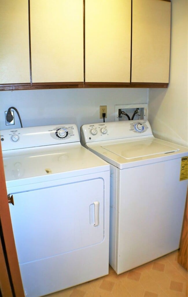 Building Photo - $1,125 | 2 Bedroom, 1 Bathroom Condo | Pet Friendly* | Available for August 1st, 2026 Move In!