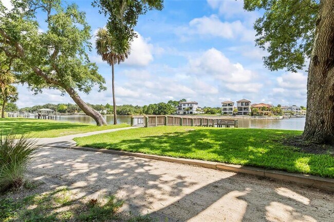 Building Photo - 45 Riverview Bend S