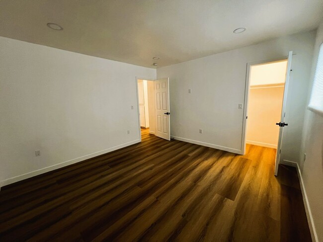 Building Photo - 13811 La Pat Pl