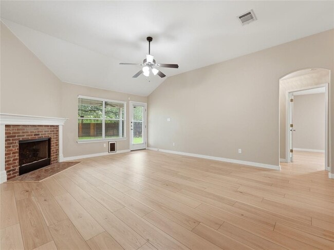 Building Photo - 1004 Downridge Dr