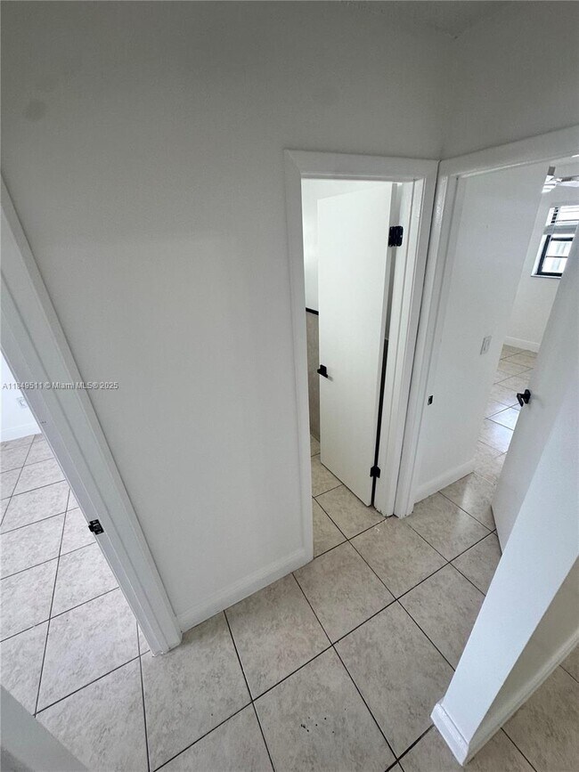Building Photo - 1130 W 37th St