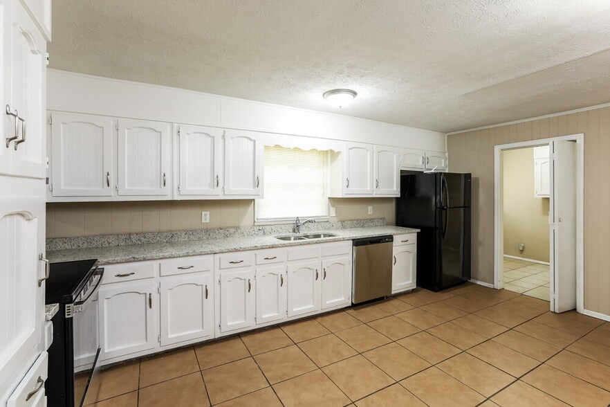 Building Photo - 4649 Danna Dr