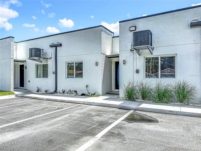 Building Photo - 326 S Grosse Ave