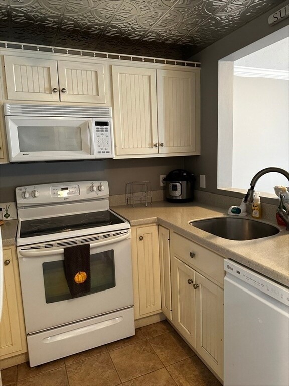 Building Photo - 561 White Cliffs Dr
