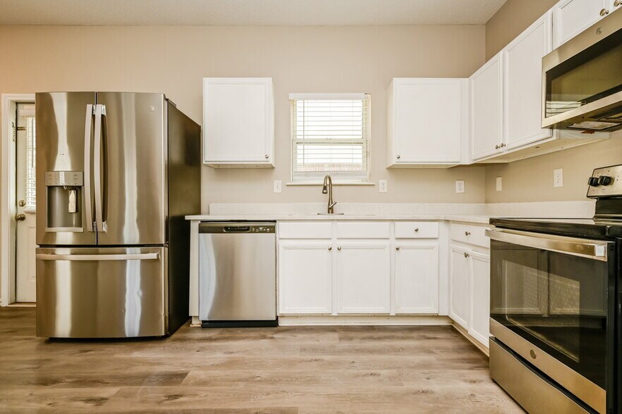 Building Photo - 2009 Farm Hill Ct