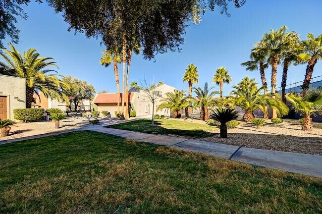 Building Photo - 4981 River Glen Dr