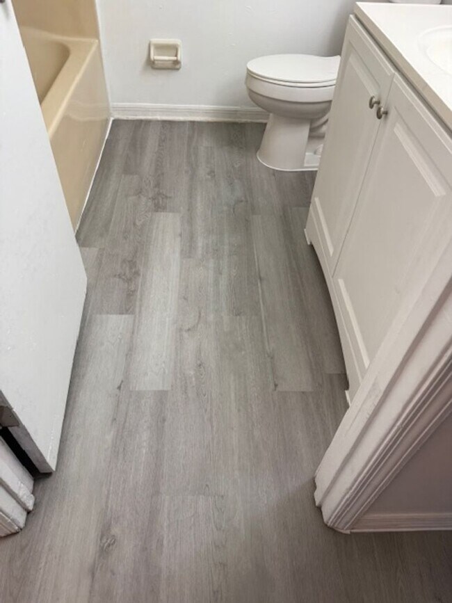 Building Photo - Coral Gardens one bedroom condo