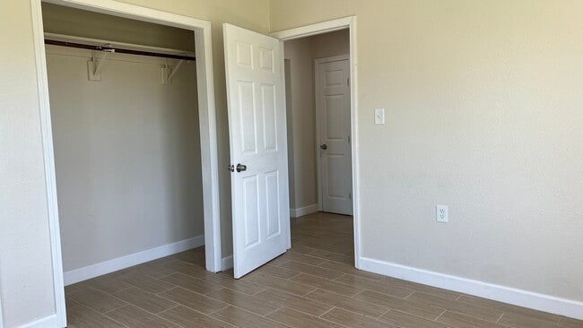 Building Photo - 2112 Victory Ave