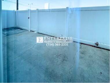 Building Photo - Spacious and Modern Home in Village Walk C...
