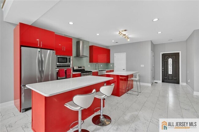 Building Photo - 19 Utica Rd