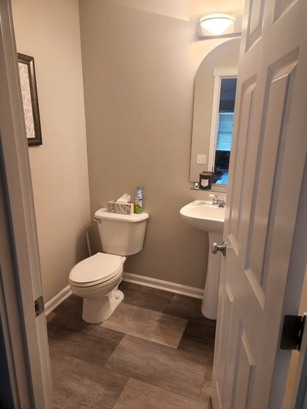 Building Photo - 2811 Martin St