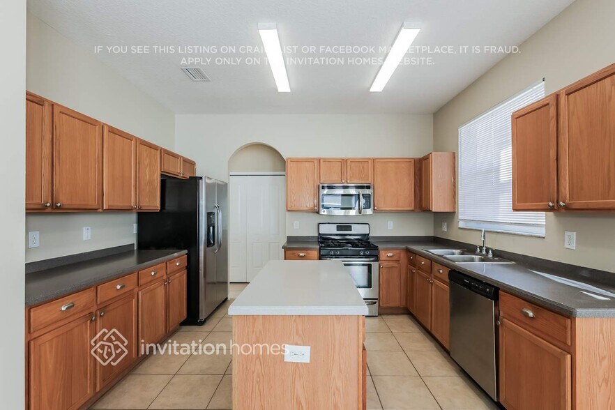 Building Photo - 12820 Standbridge Dr