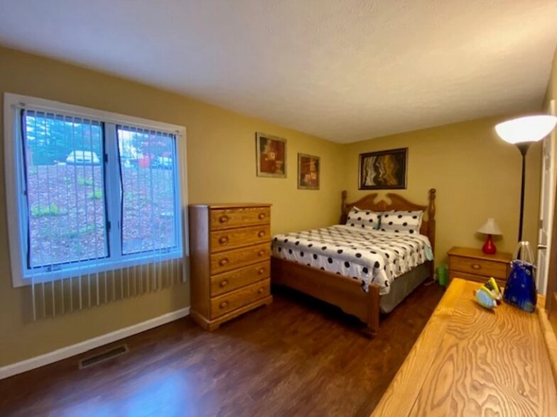 Building Photo - 9578 S Lake Ridge Dr