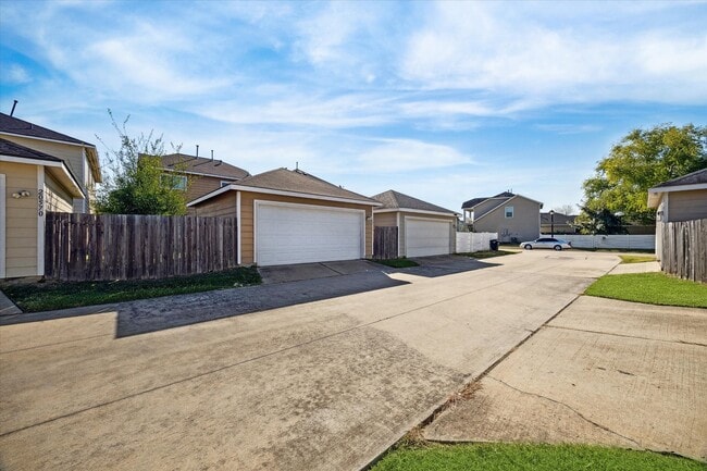 Building Photo - 20566 Sycamore Crest Ln