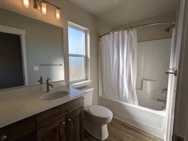 primary bath - 61536 SE Jennifer Ln