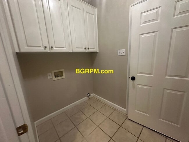 Building Photo - 4 Bedroom, 2 Bath, Cabot