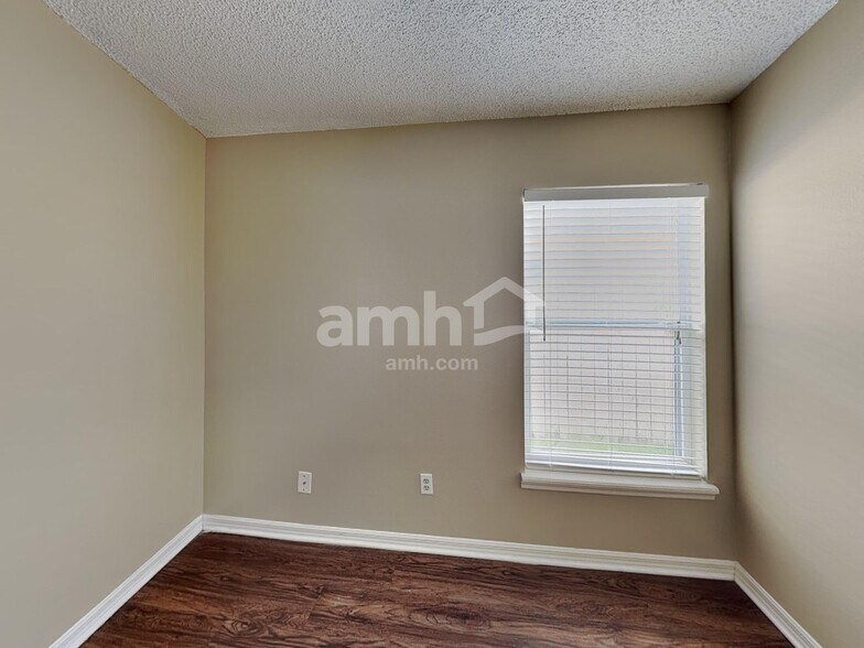 Building Photo - 2386 Blue Sapphire Cir