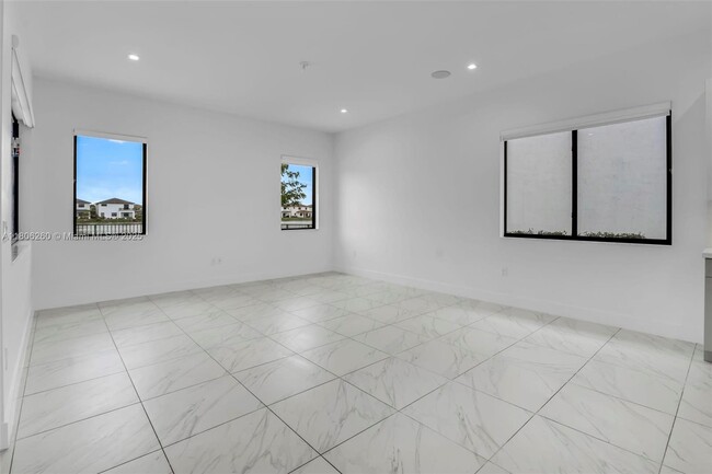 Building Photo - 4309 SW 176th Ave