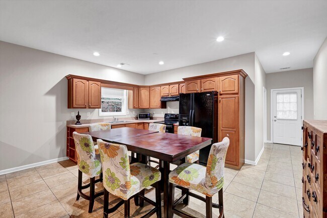 Building Photo - 2726 Brownsboro Rd