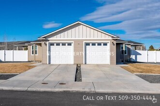 Building Photo - Brand New 3 Bed, 2 Bath Duplex for Rent!