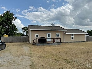 Building Photo - Great 3 Bdrm 2 Bath Home in Denton Tx