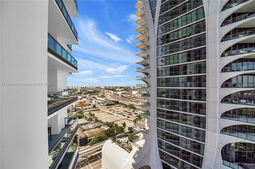 Building Photo - 900 Biscayne Blvd