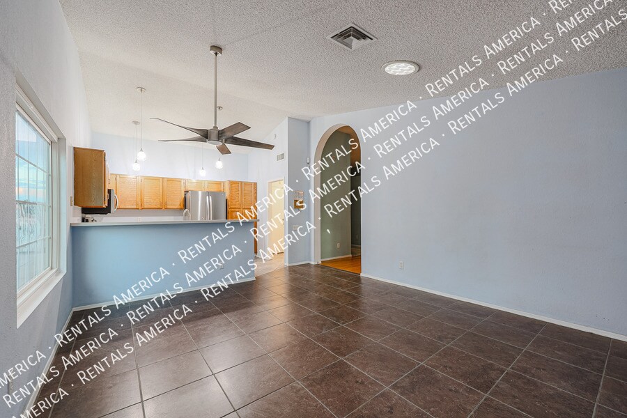 Building Photo - 324 S Rita Ln