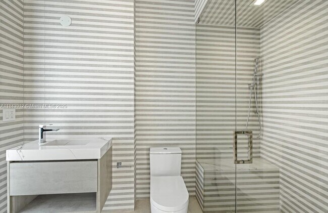 Building Photo - 2050 S Hibiscus Dr