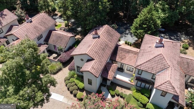 Building Photo - 1410 Club Dr