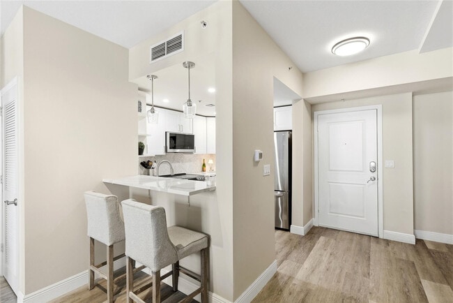 Building Photo - 511 SE 5 Ave