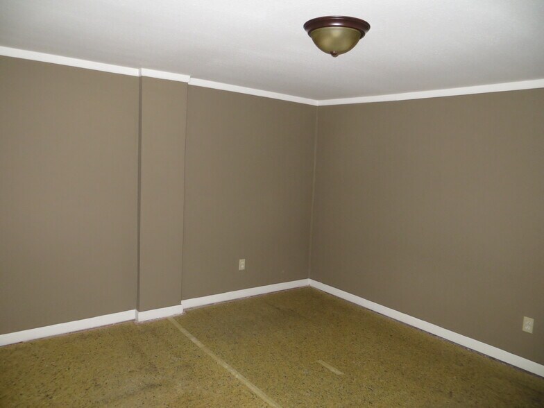 Building Photo - 16 SW 1st Ave