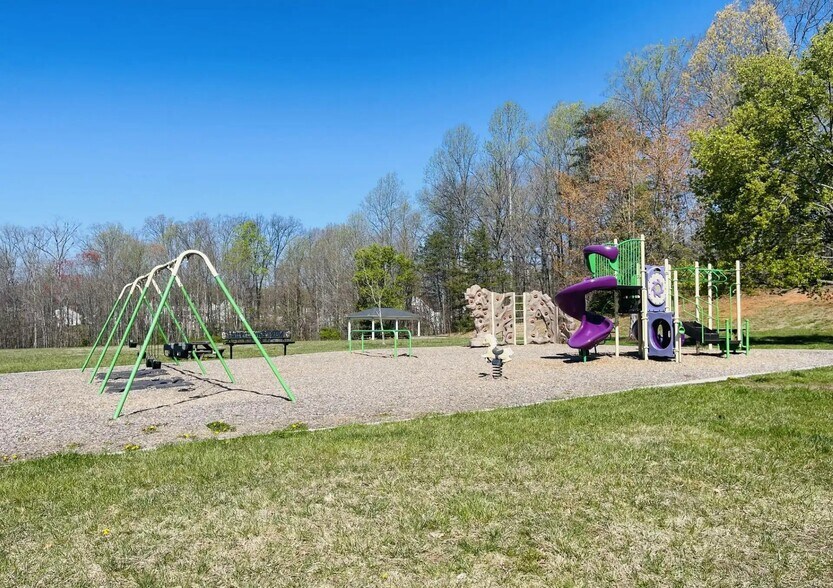 Building Photo - 6 Beau Ridge Dr