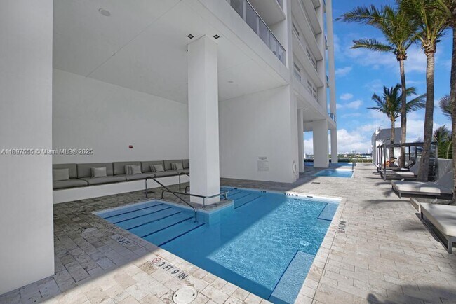 Building Photo - 1040 Biscayne Blvd