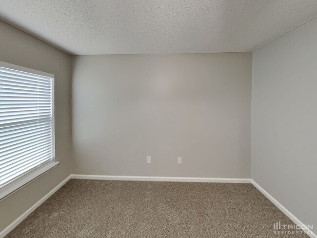 Building Photo - 87535 Creekside Dr
