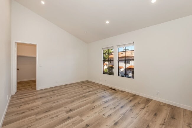 Building Photo - Spacious Mesa Condo with Full Two Car Attached Garage! Pet Friendly!