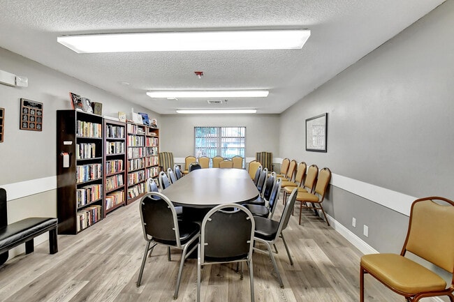 Building Photo - 8256 Summerbreeze Ln