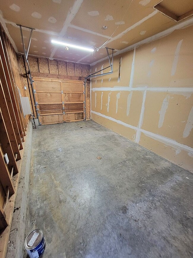 Building Photo - 2804 Pine Rd NE