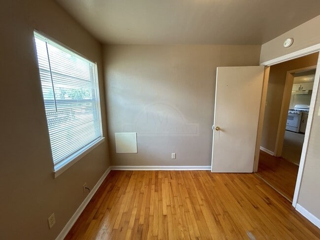 Building Photo - 1315 Jefferies, Killeen