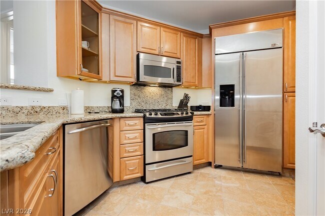 Building Photo - 2220 Village Walk Dr