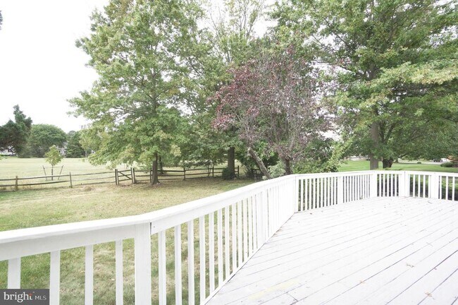 Building Photo - 113 N Stone Ridge Dr
