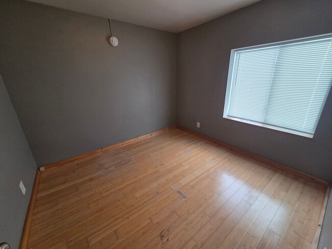 Building Photo - 3 Bedroom House