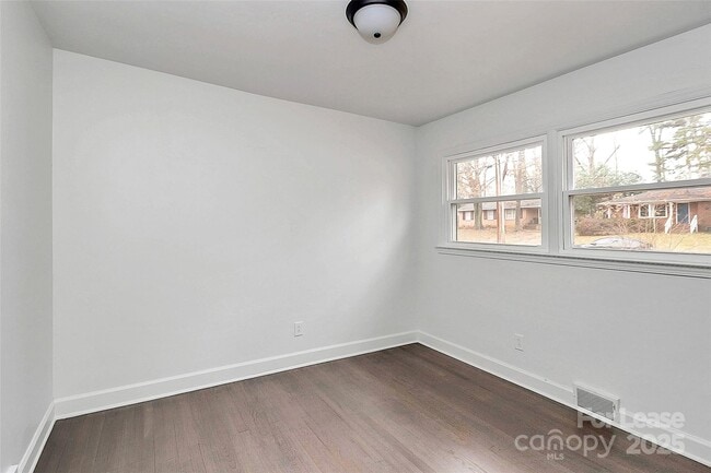 Building Photo - 5442 Kinsale Ln