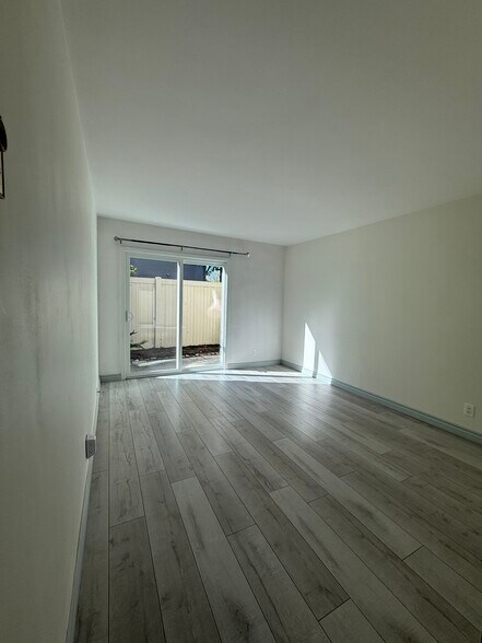 Building Photo - 1214 Rutland Rd